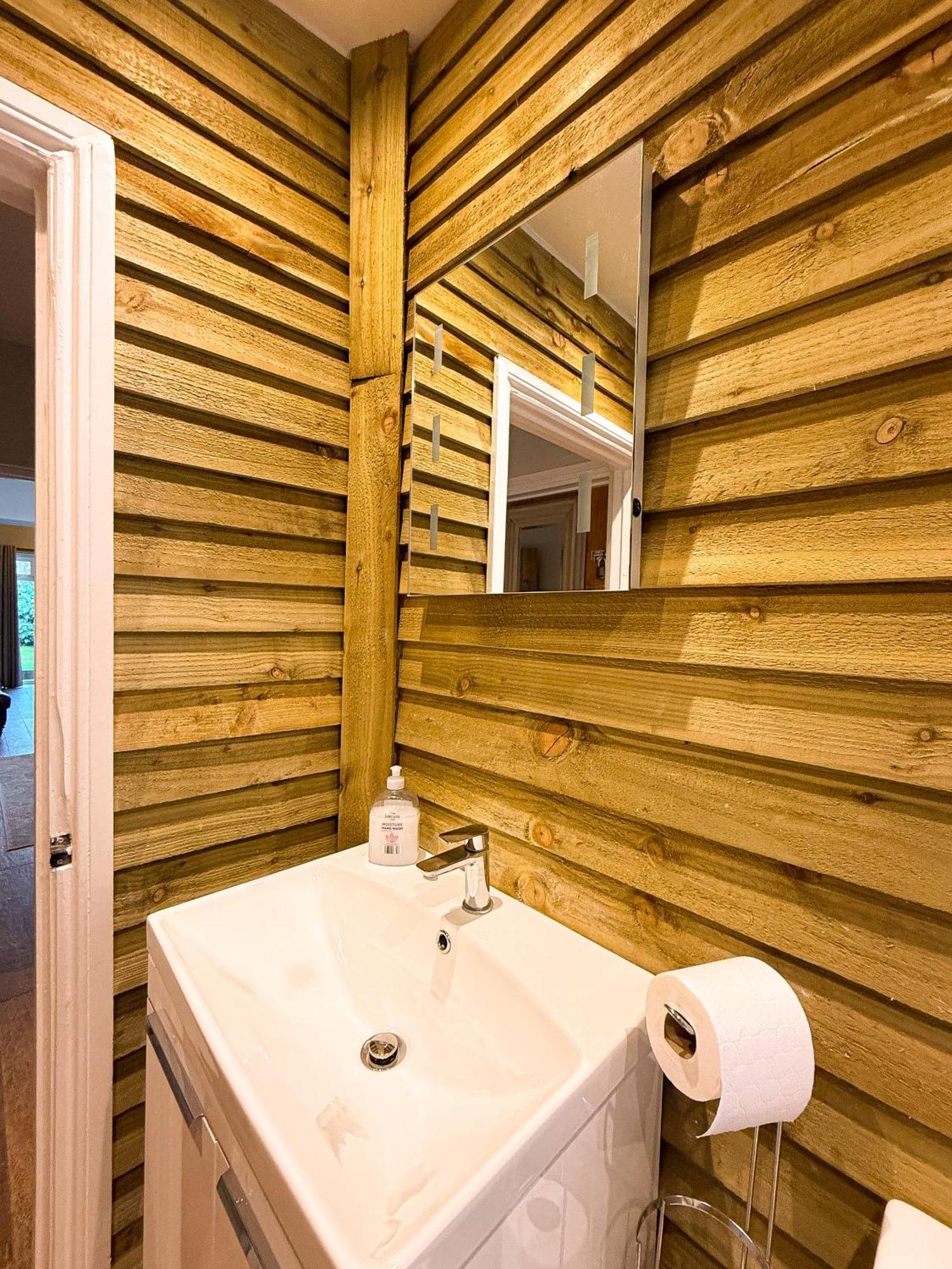 バートン・オン・ザ・ウォーター Beautiful Cotswold Couples Retreatヴィラ エクステリア 写真
